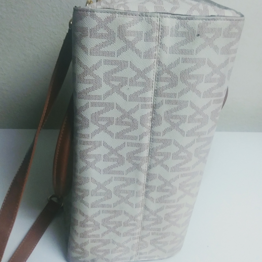 Handbag - Picture 5 of 5
